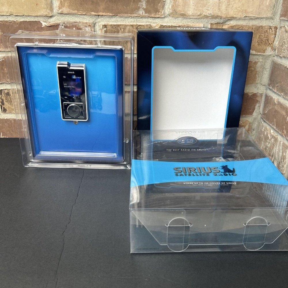 Sirius Stiletto 100 Portable Satellite Radio SL100PK1R Sealed Box Mp3 Player